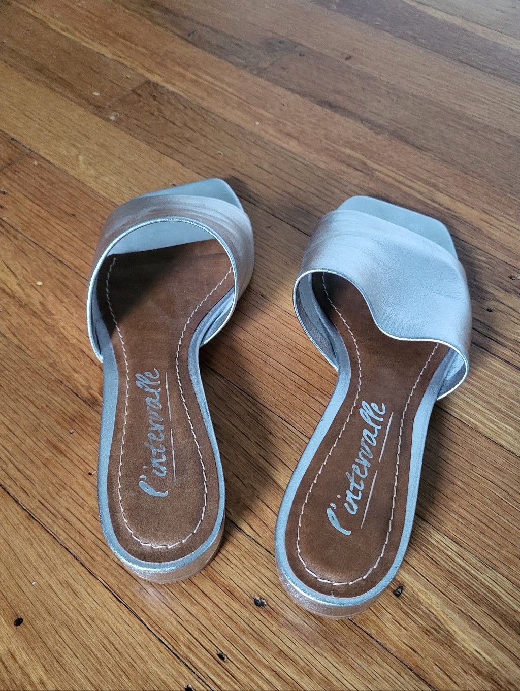 Silver Metallic Leather Mule Sandals Size Eu 36 — image 3 of 8